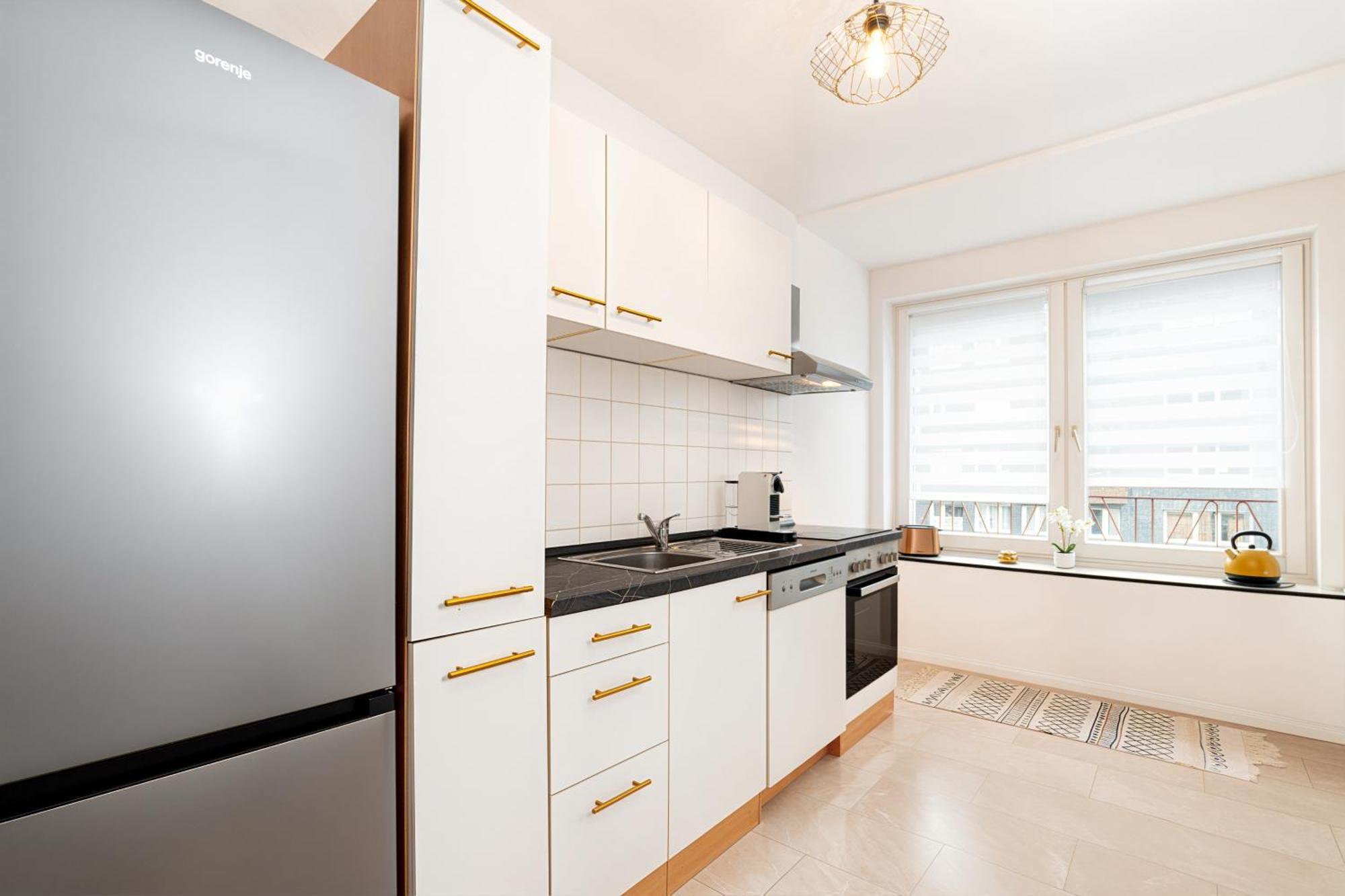 Smart Home - Essen - Perfect For 5 Guests! Central - Balcony - Netflix - Free Parking Zone エクステリア 写真