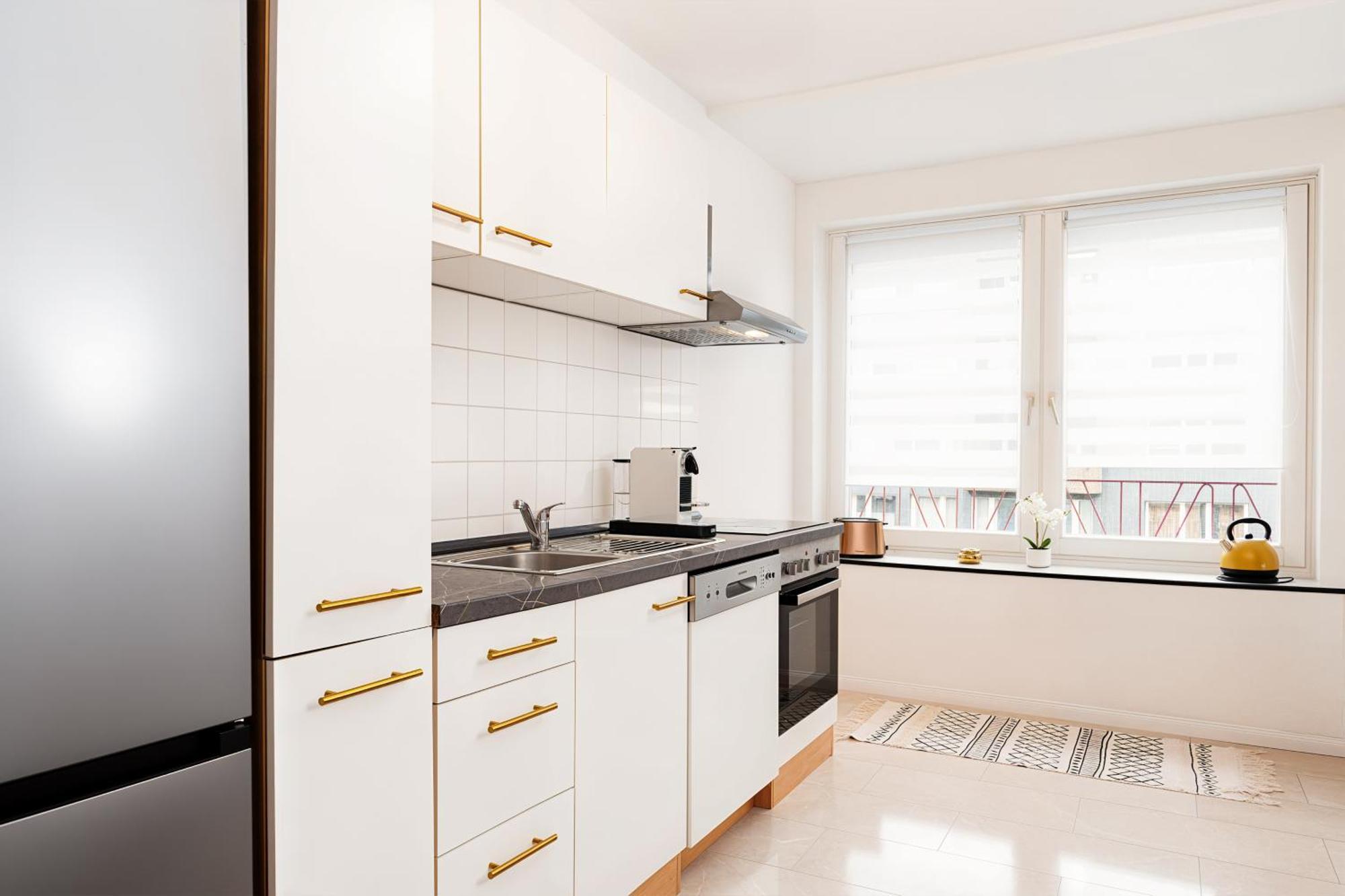 Smart Home - Essen - Perfect For 5 Guests! Central - Balcony - Netflix - Free Parking Zone エクステリア 写真
