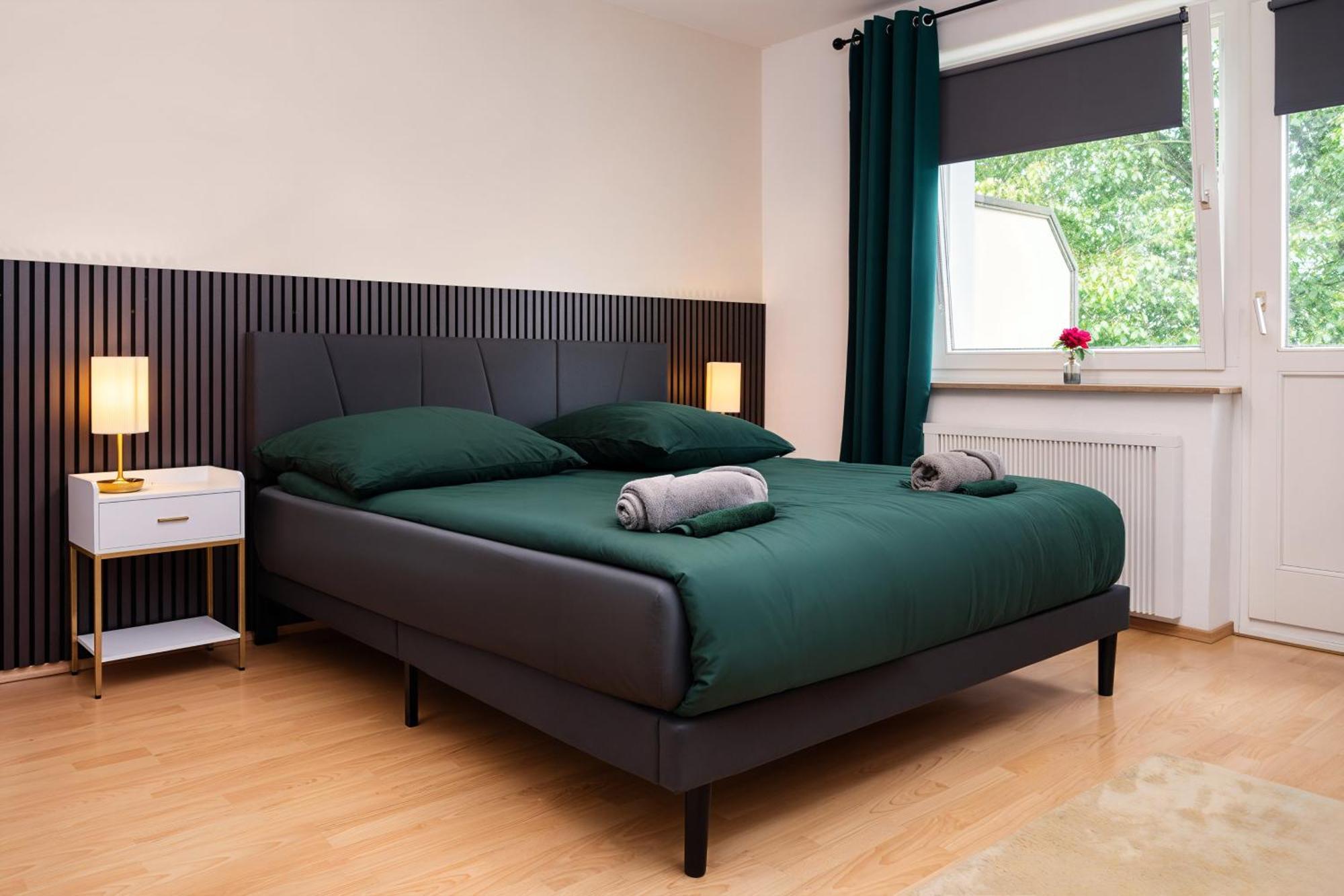 Smart Home - Essen - Perfect For 5 Guests! Central - Balcony - Netflix - Free Parking Zone エクステリア 写真